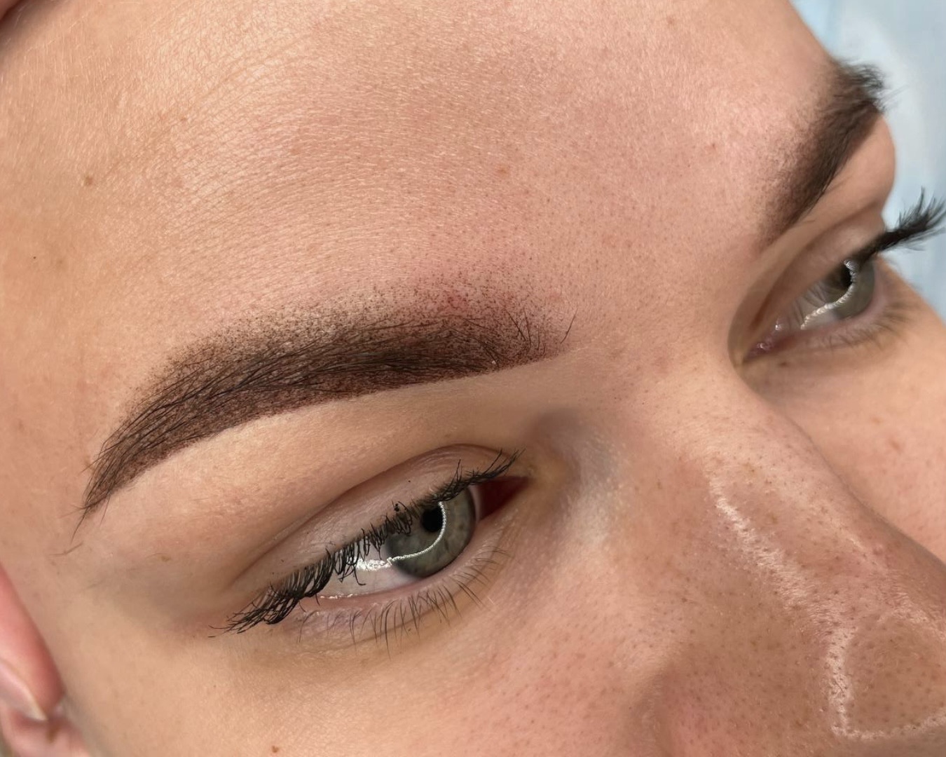 Powder Brows Roma - Sopracciglia sfumate effetto ombretto naturale