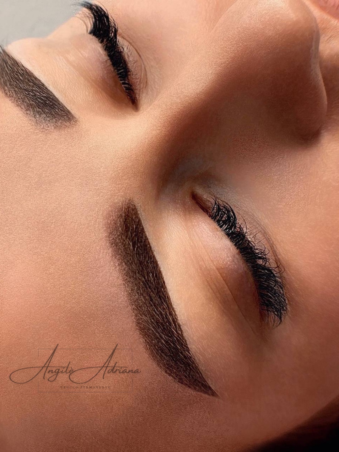 Powder brows Roma - Dettaglio sopracciglia sfumate